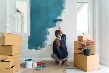 305 woman painting room