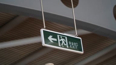Exit sign in Chinese