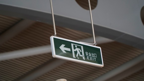 Exit sign in English and Chinese