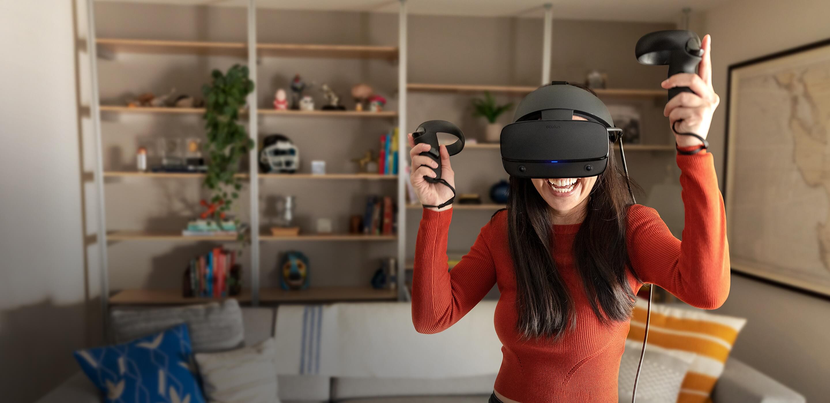 A woman uses the Oculus Rift S.