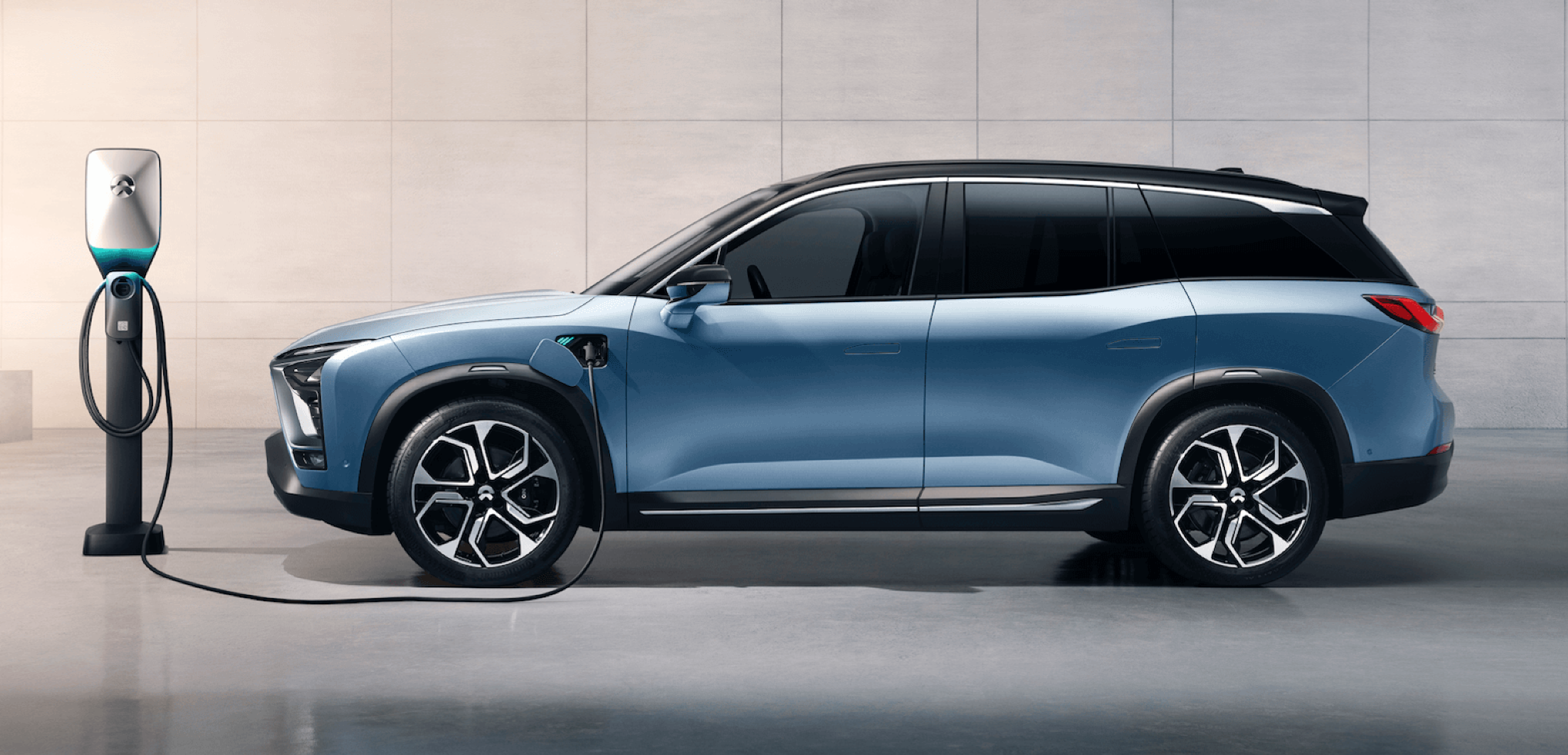 One of NIO's vehicles plugged into a charging station. 