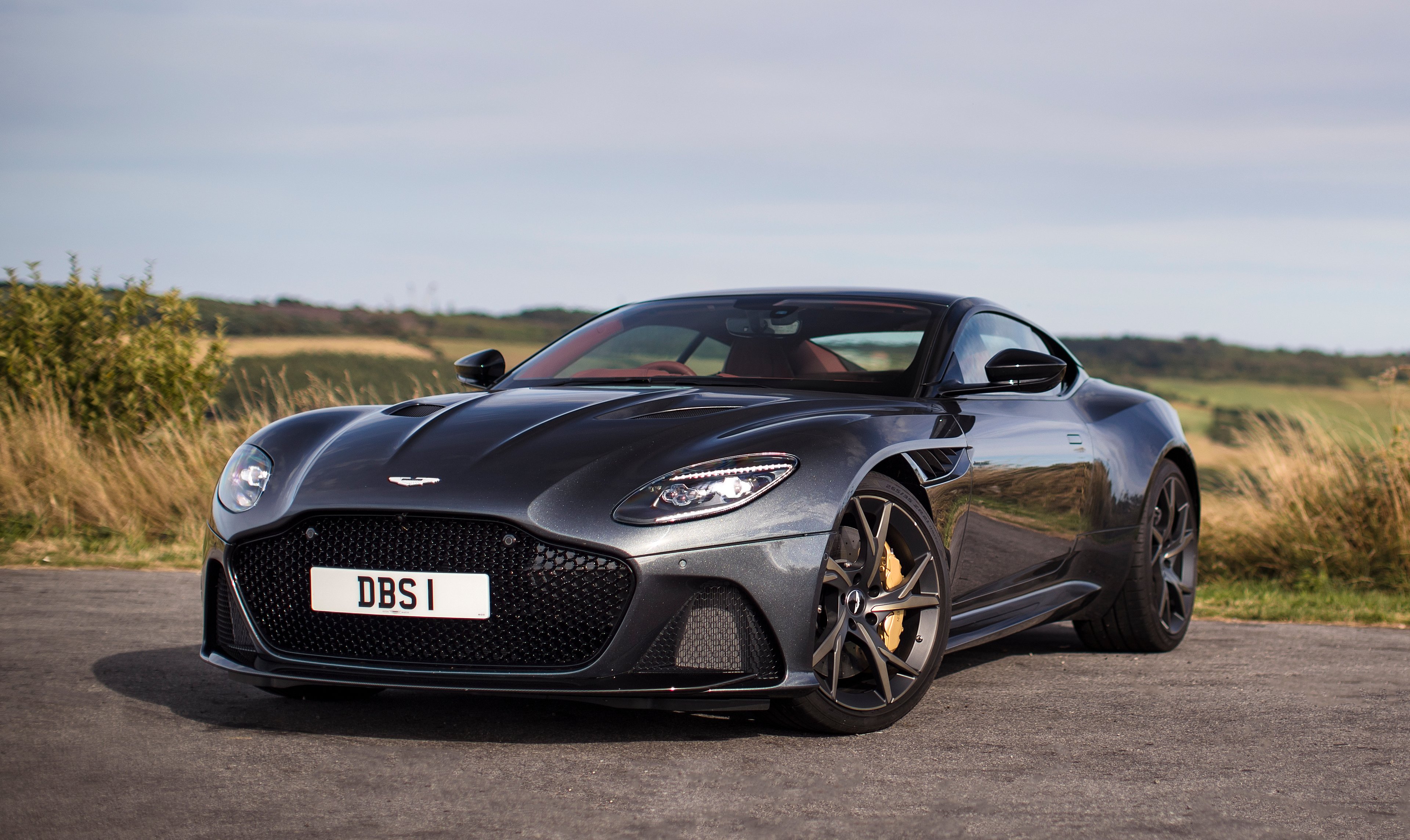 2019-AM-dbs-superleggera