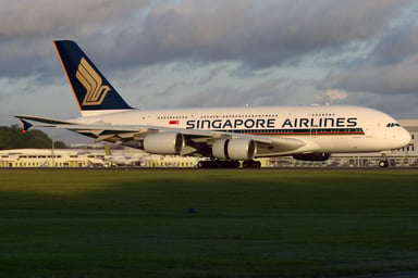 Airline-Singapore Airlines A380-EADSY