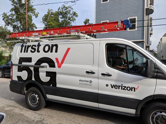 Verizon 5G installation van