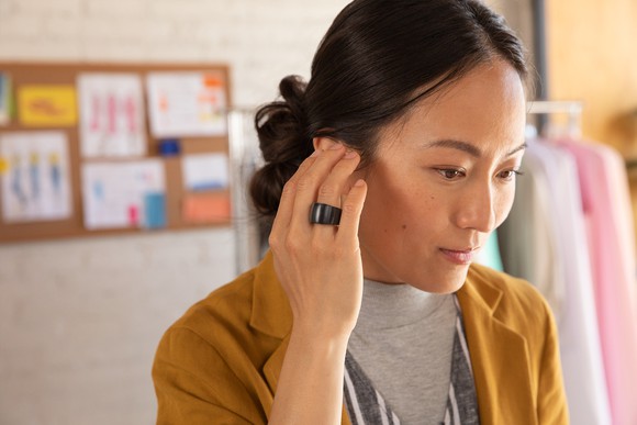 Woman wearing Echo Loop