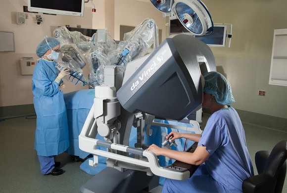 A surgeon uses an Intuitive Surgical robot