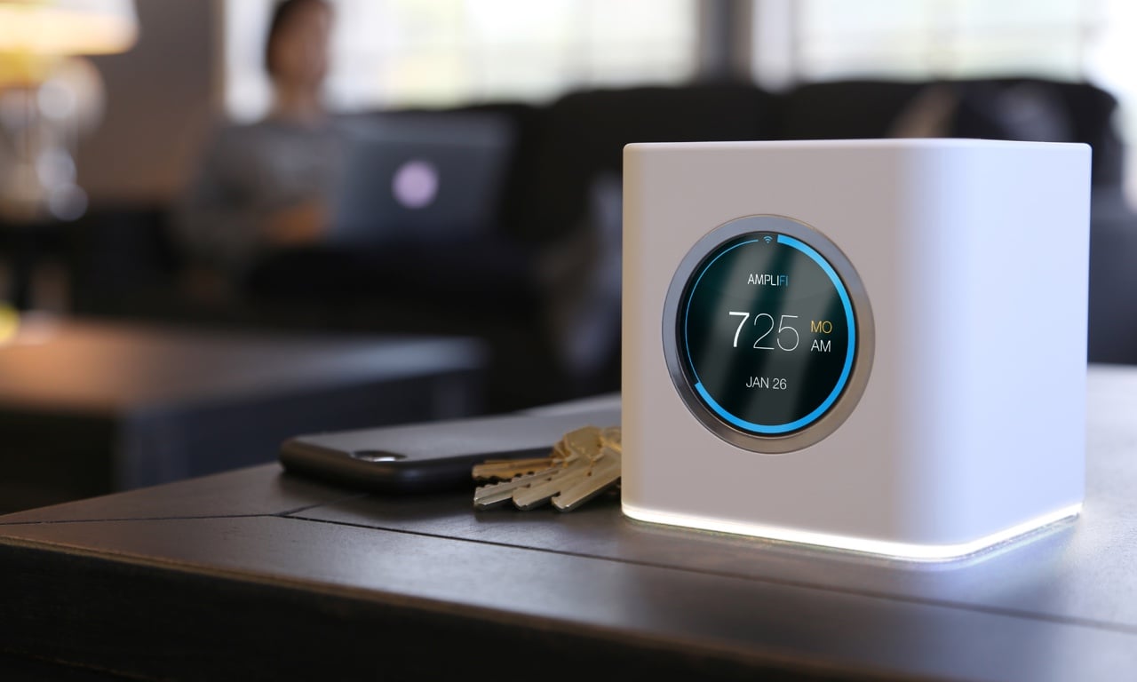 Ubiquiti's AmpliFi router sits on a desk next to a pair of keys.