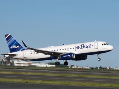 JBLU airplane taking off