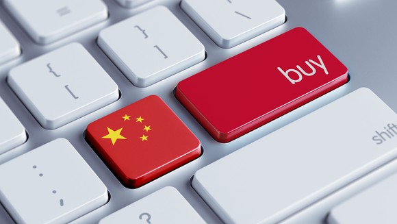 A Chinese flag and a "buy" button on a computer keyboard.