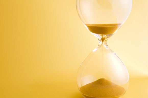 An hourglass on a yellowish background.