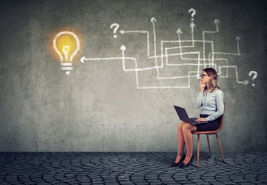 businesswoman_questionmark_maze