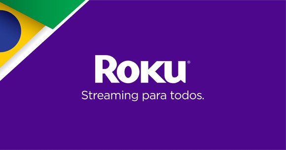A Roku ad in the colors of the Brazilian flag reading Streaming para todos, which translates to Streaming for all.