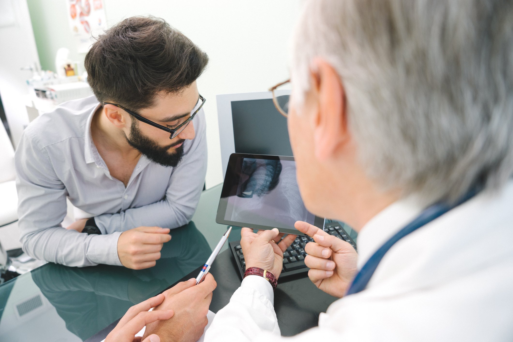 A patients and a doctor going over a lung scan.