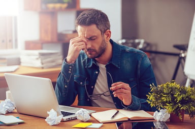 man at laptop frustrated_GettyImages-499364176