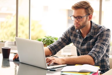 man typing on laptop_GettyImages-511107060
