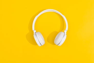 Apple-headphones-June-MF
