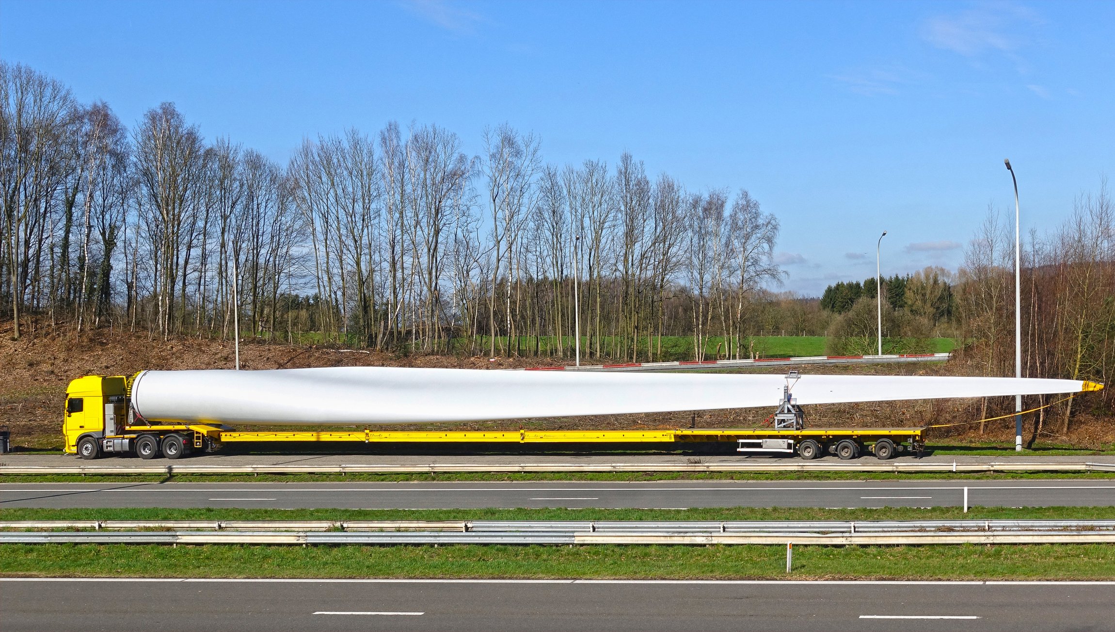 truck transporting large wind turbine blade