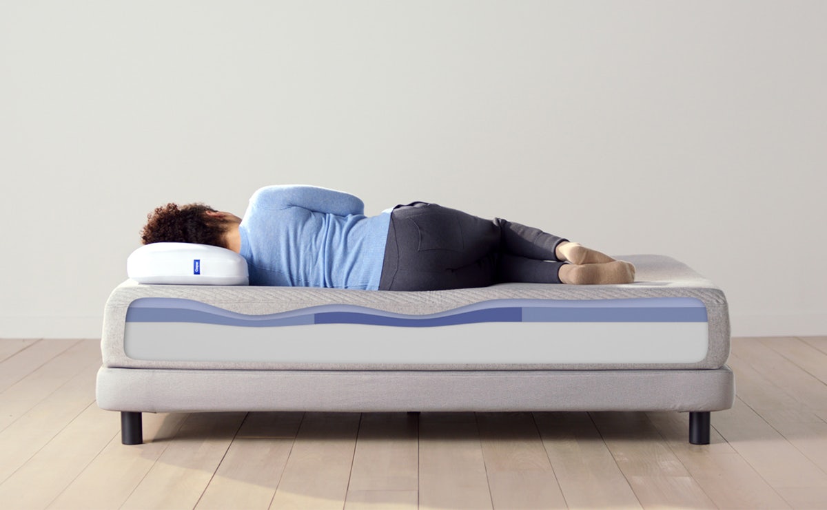 Woman resting on a Casper mattress.