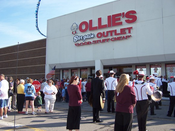 Customers line up outside an Ollie's location in Henrietta, NY