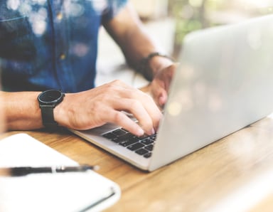 man typing on laptop_GettyImages-524031548