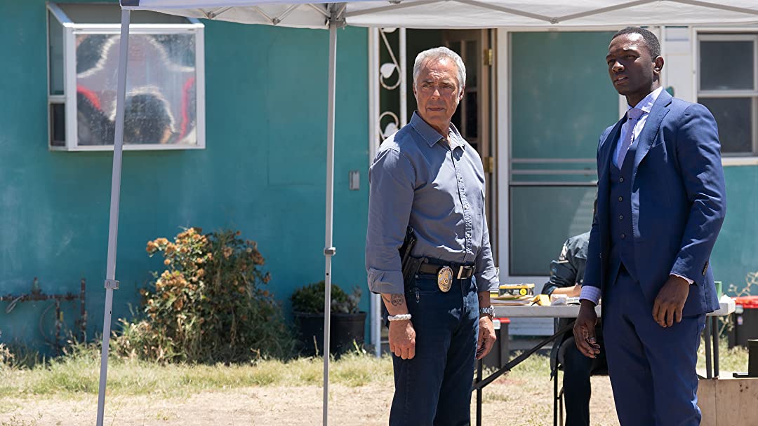 Two detectives staring off screen on the set of "Bosch"