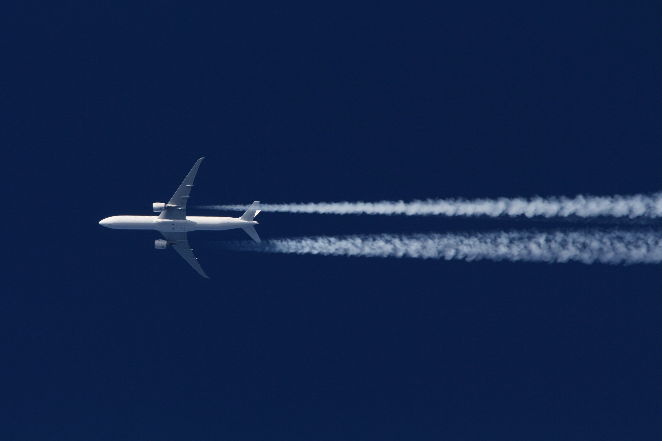 Boeing 777 flying west