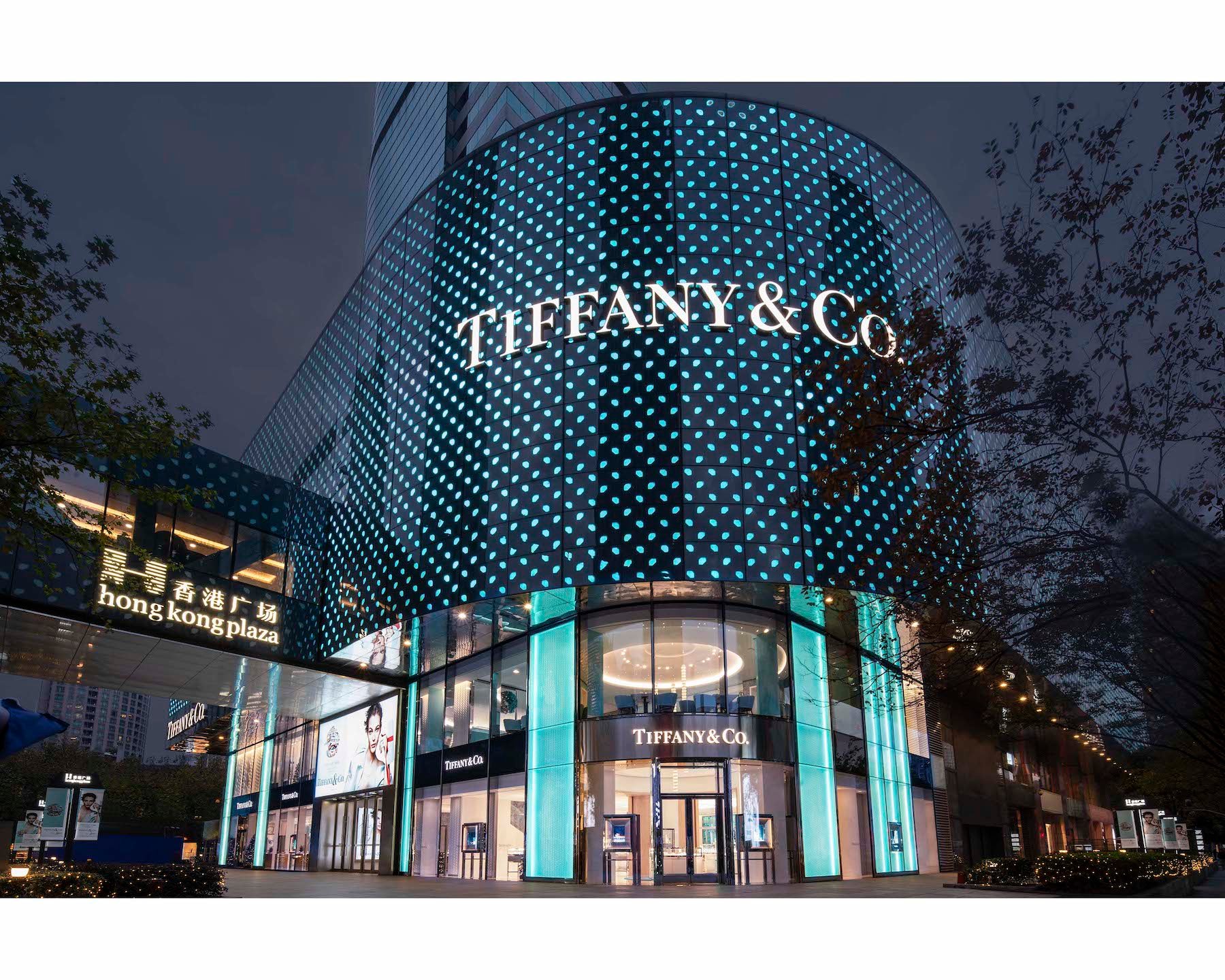 Exterior of Tiffany store in Hong Kong at night