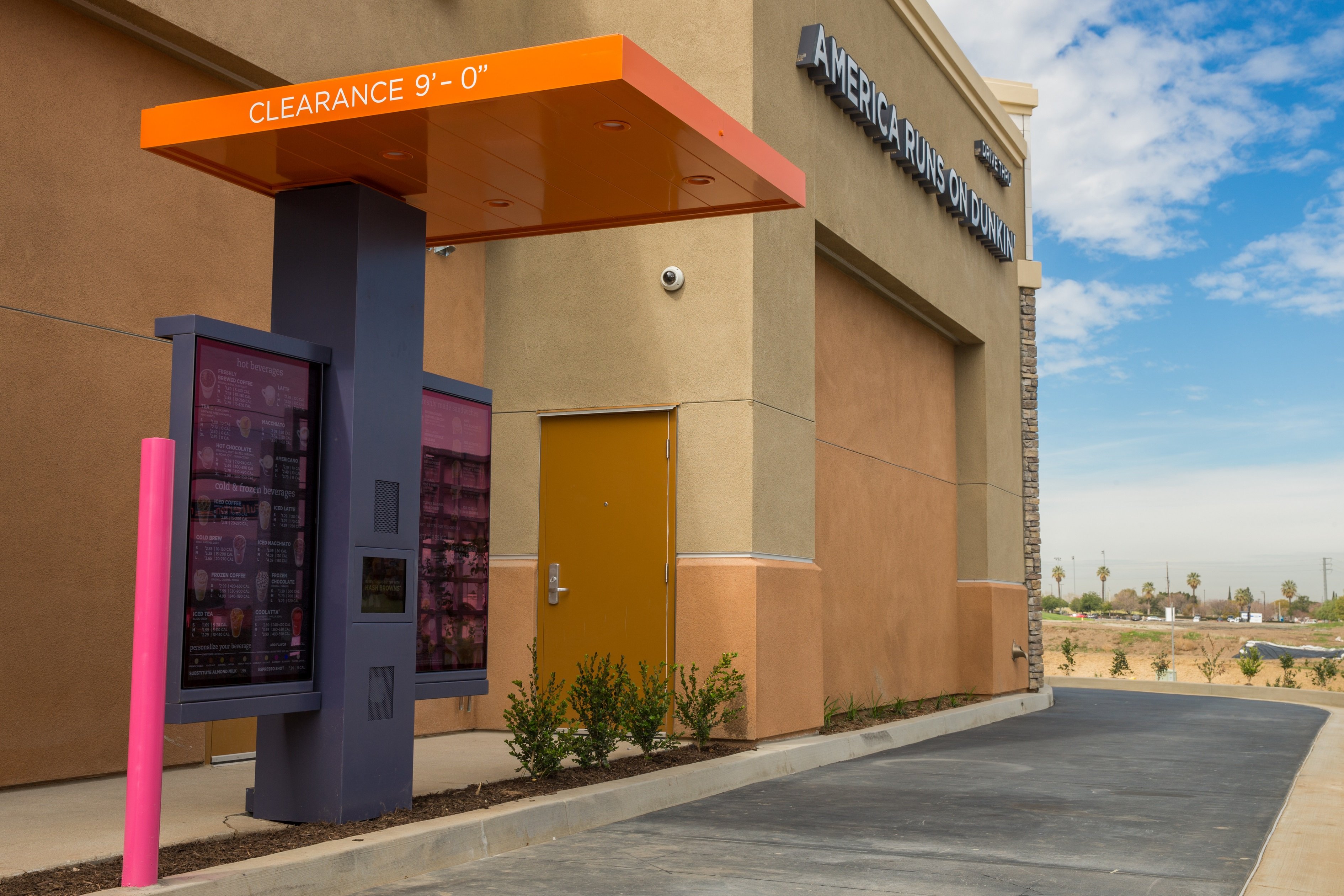 A Dunkin' drivethru lane.