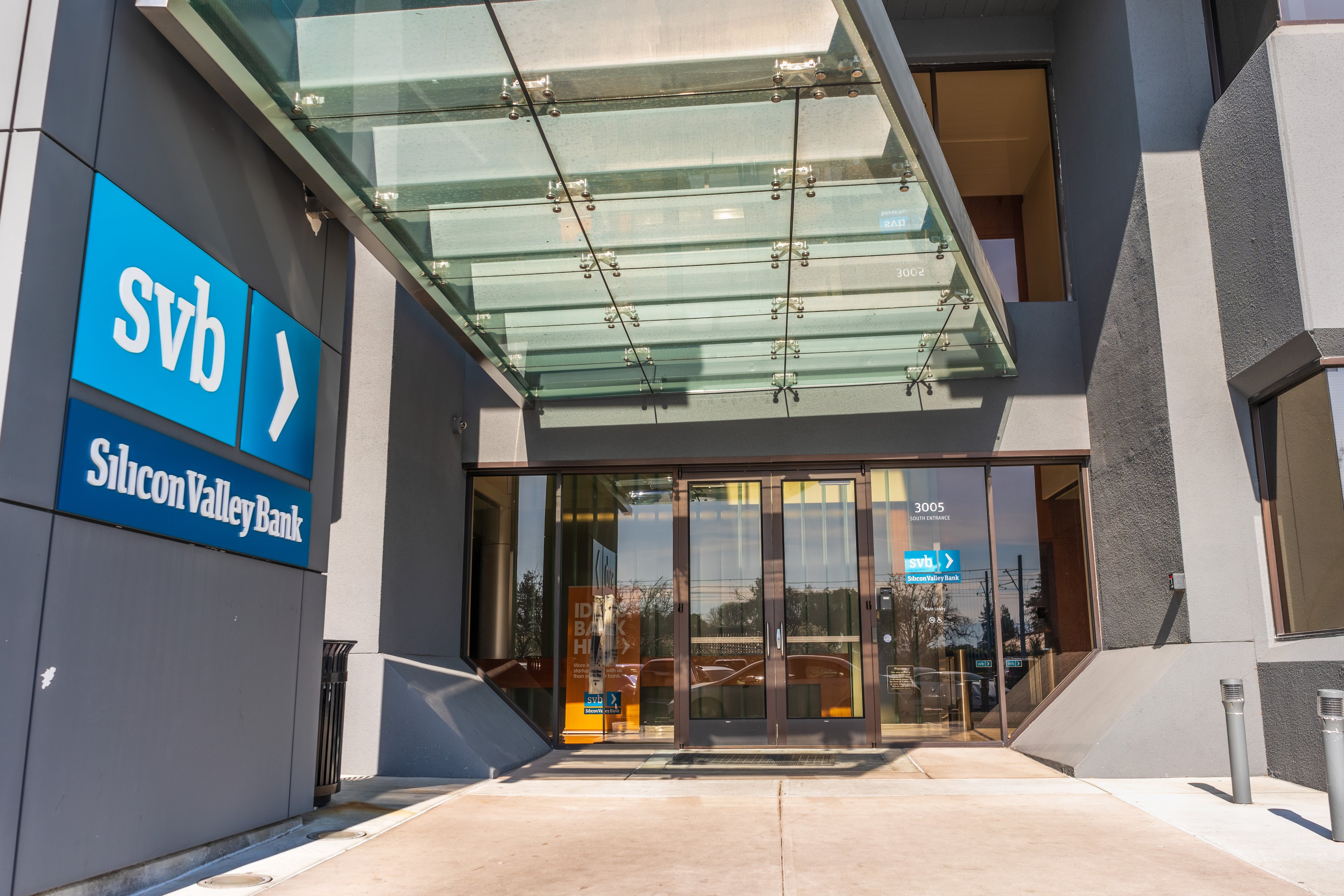 The glass door entrance to Silicon Valley Bank