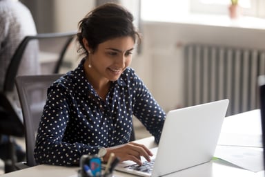 woman-smiling-at-laptop