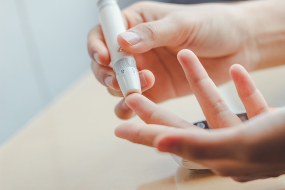 person injecting insulin