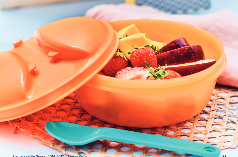 Orange Tupperware container filled with fruit