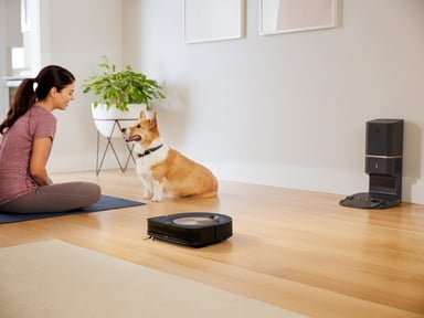 iRobot Roomba s9+_Photo_Lifestyle_YogaMom_Dog