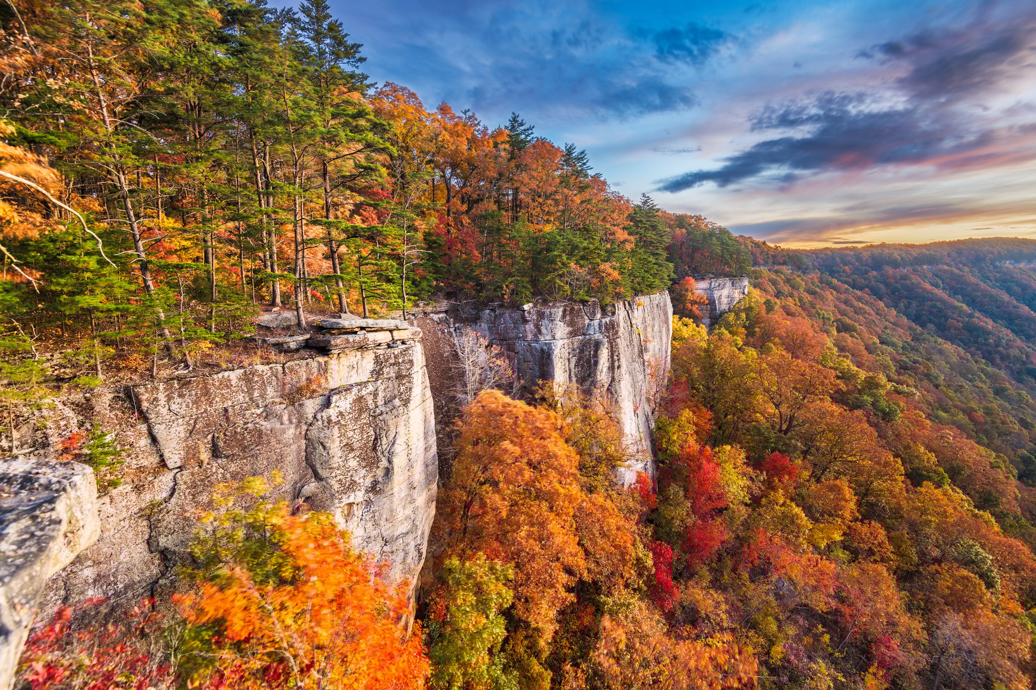 The New River gorge, which makes up the longest river gorge through the Appalachian Mountains, is part of the Appalachian Trail.