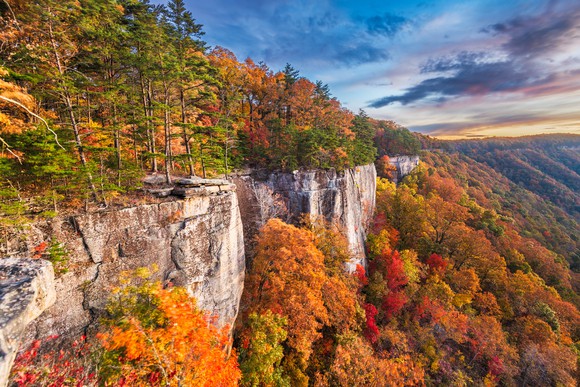 The New River gorge, which makes up the longest river gorge through the Appalachian Mountains, is part of the Appalachian Trail.