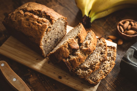 A loaf of bread on a cutting board.