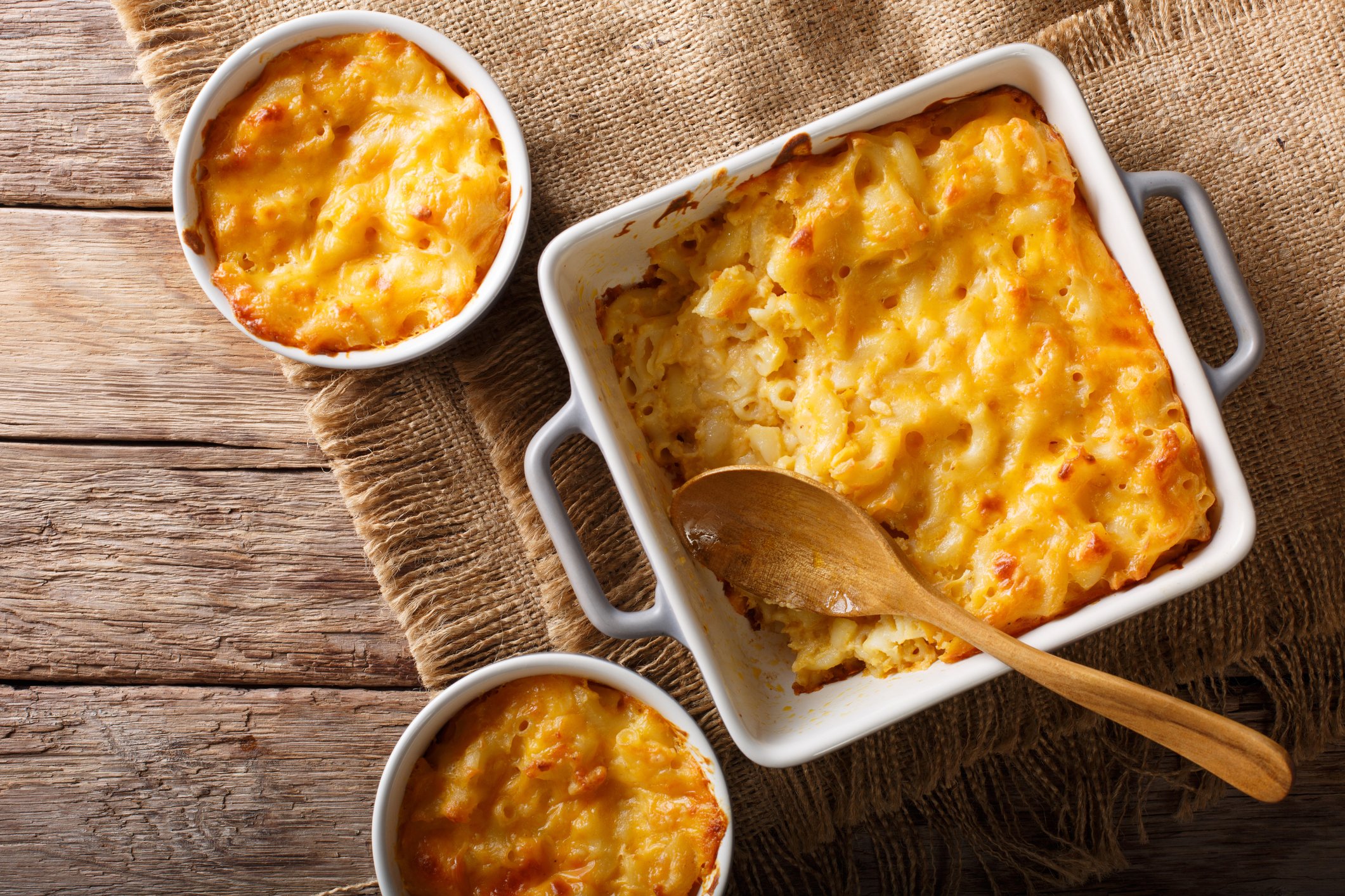 A baked casserole of macaroni and cheese.