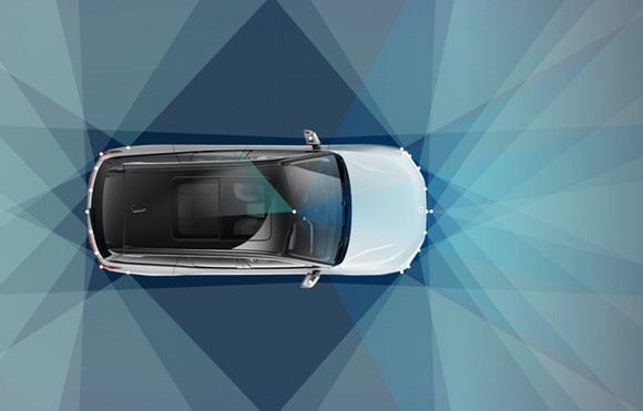 A NIO SUV, seen from above, with illustrations showing the NIO Pilot system's sensor coverage. 