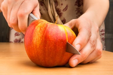 cutting-apple-in-half