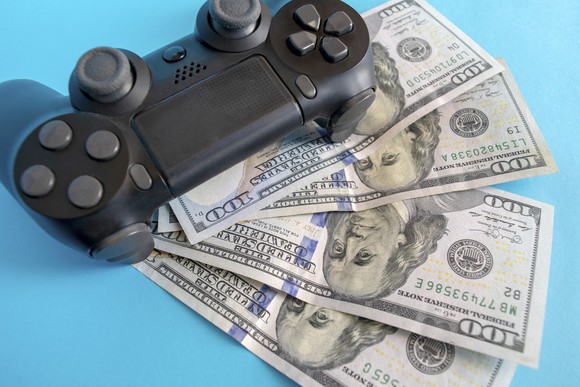 Game controller and cash