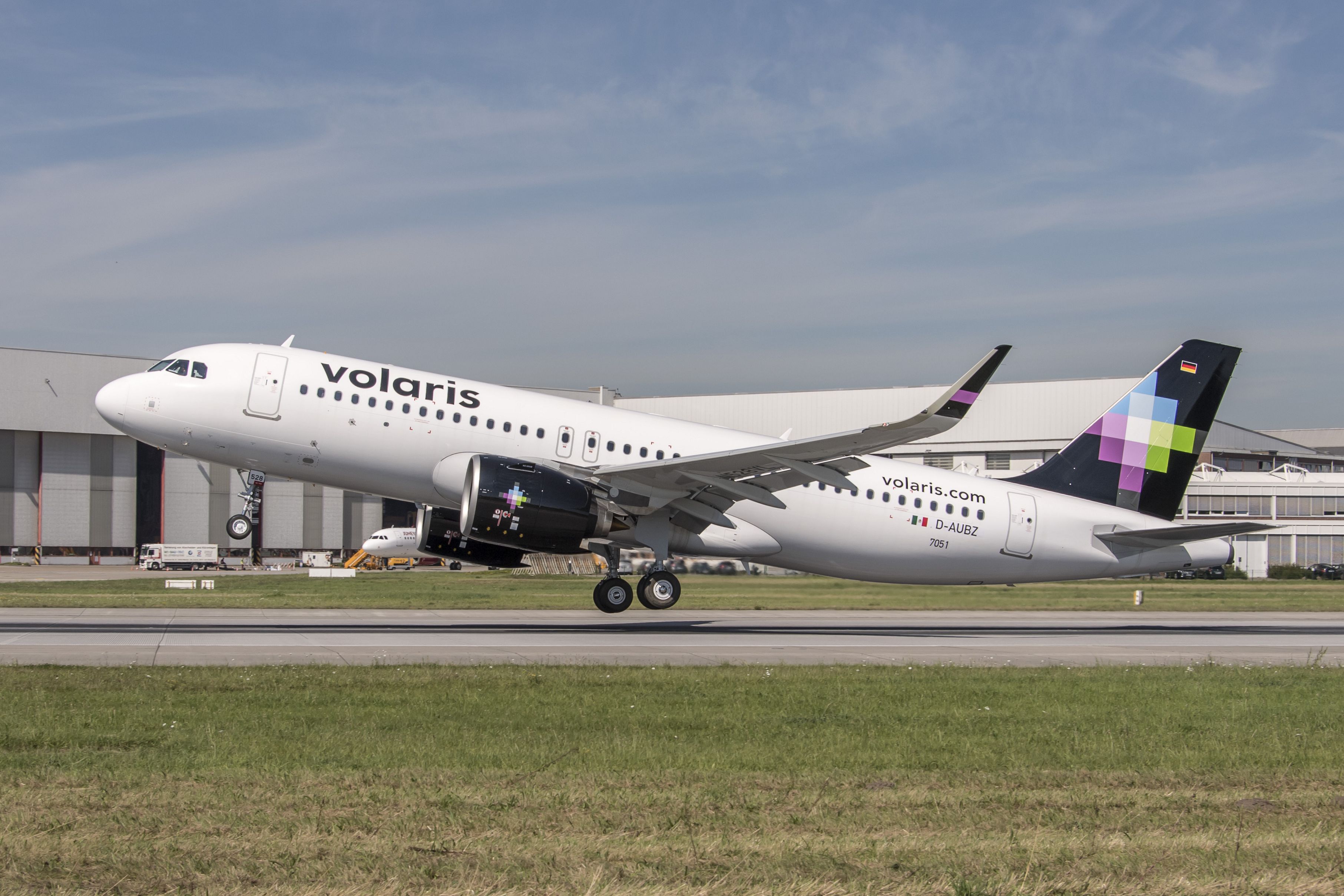 Airline-Volaris plane A320neo VLRS