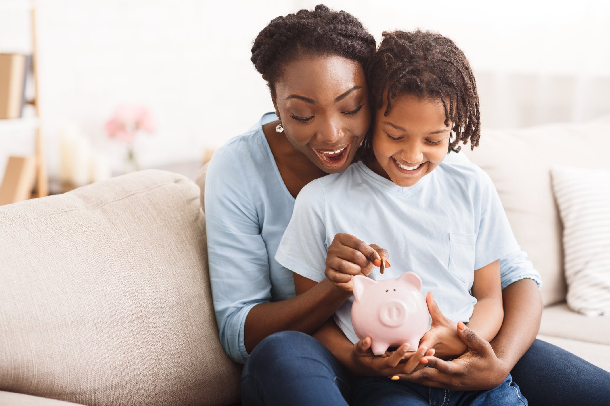 mom-kid-saving-piggy-bank