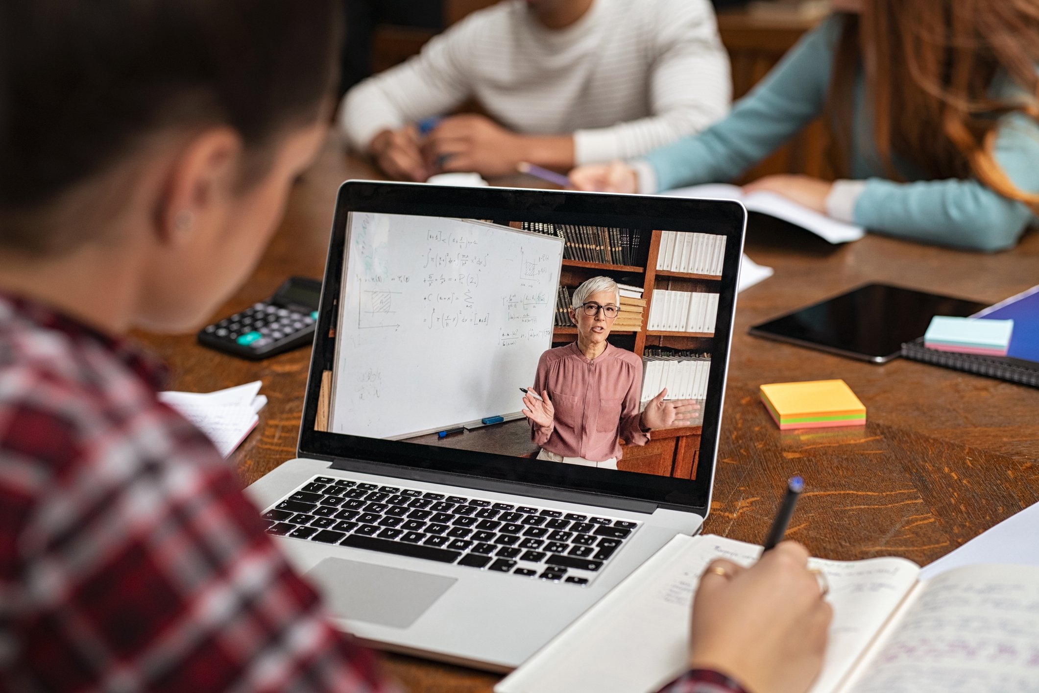 GettyImages-student taking class online