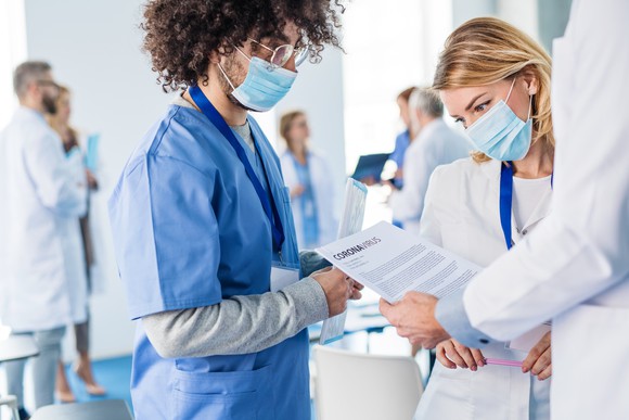 Three doctors gather to discuss coronavirus and treatment options.