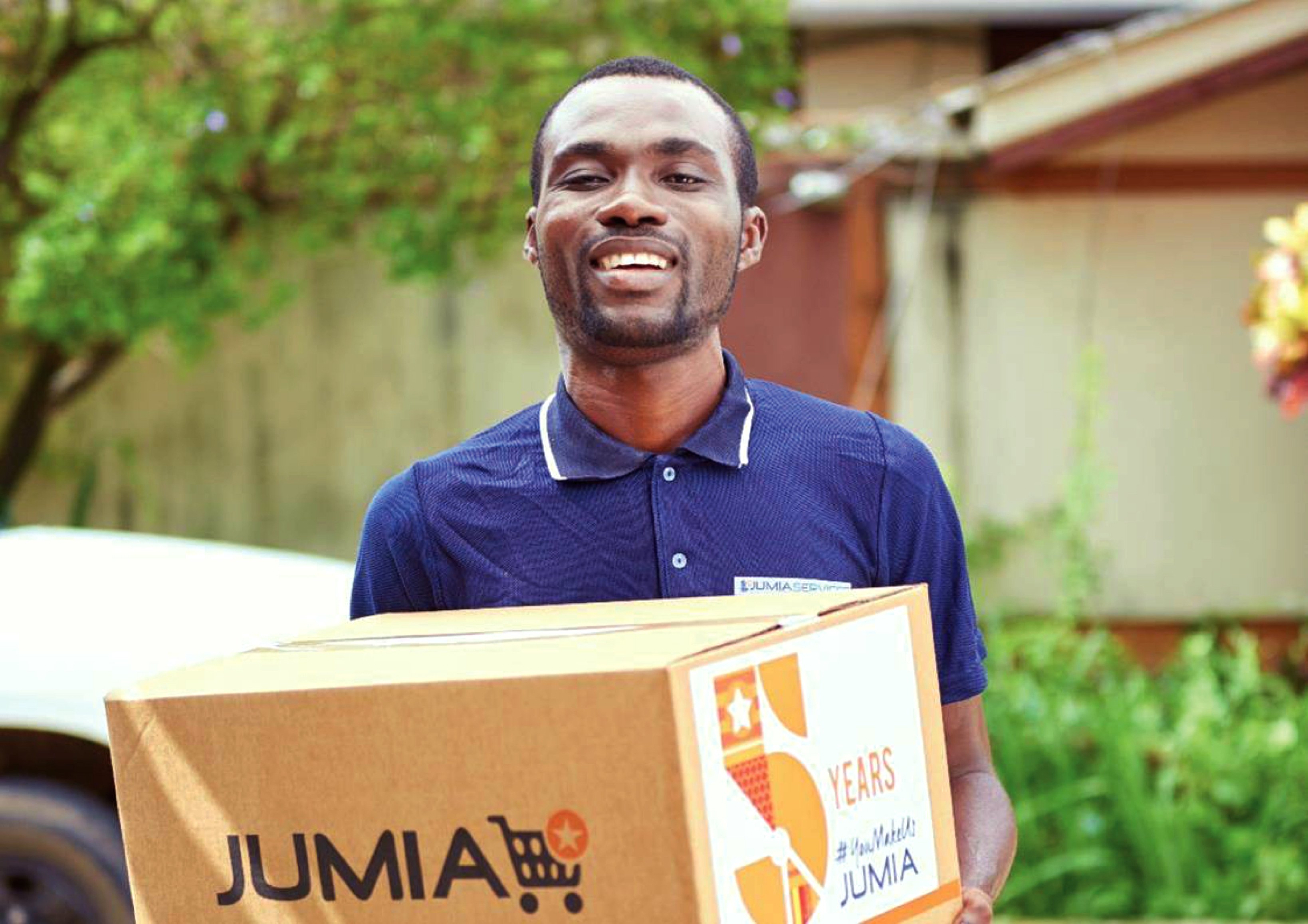 A Jumia employee delivers a package.