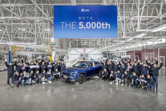 NIO factory workers celebrates the 5,000-unit milestone on October 29, 2020.