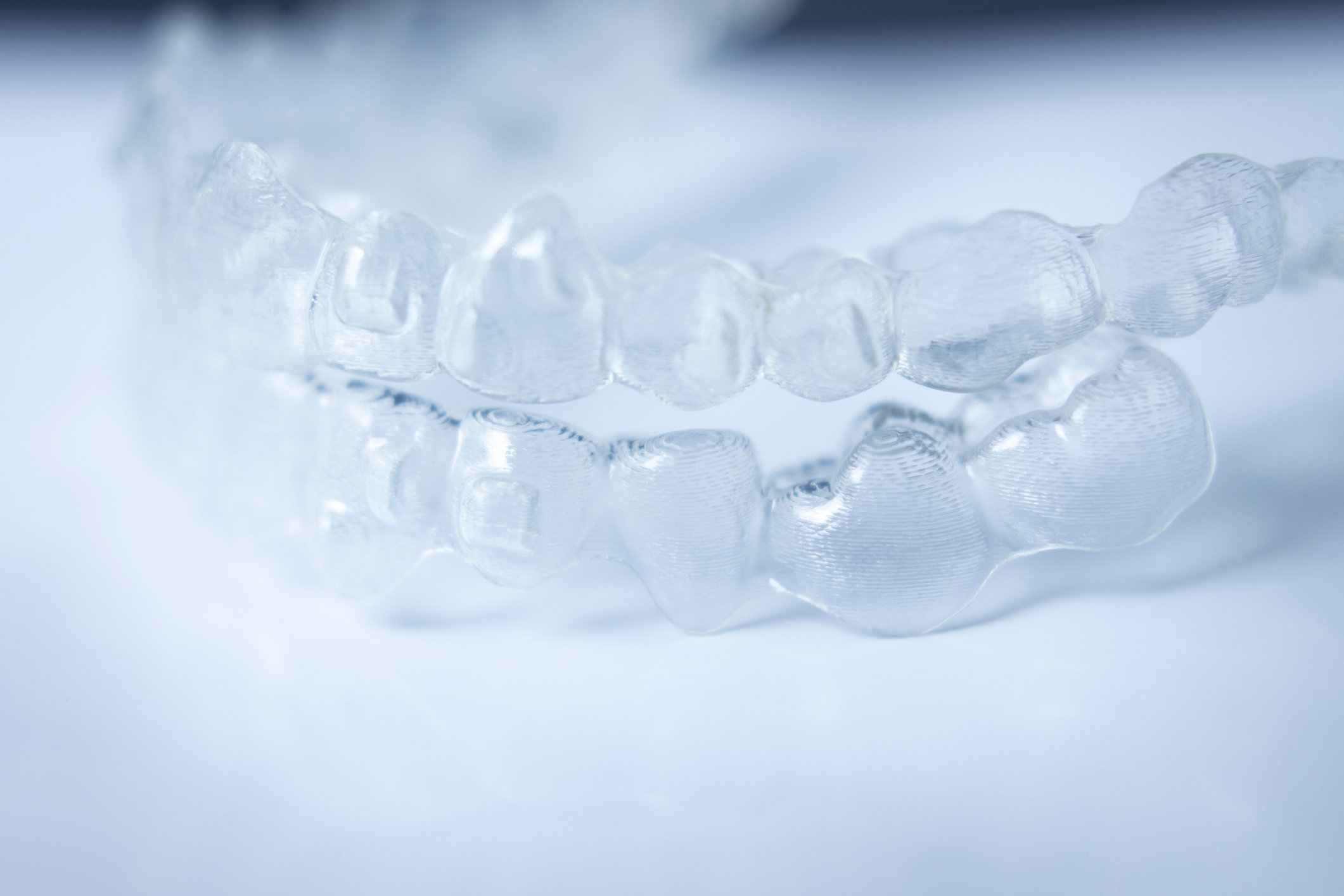 A transparent teeth aligner device.