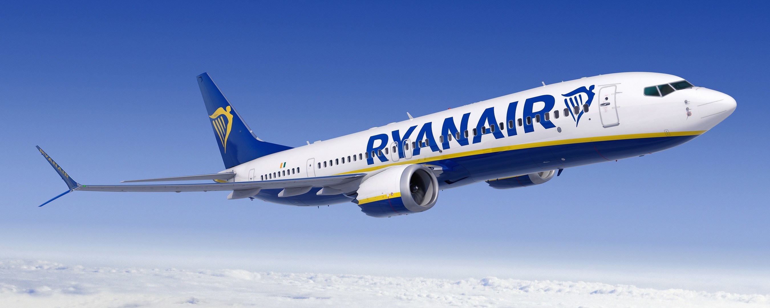 A Boeing 737 MAX in Ryanair colors.