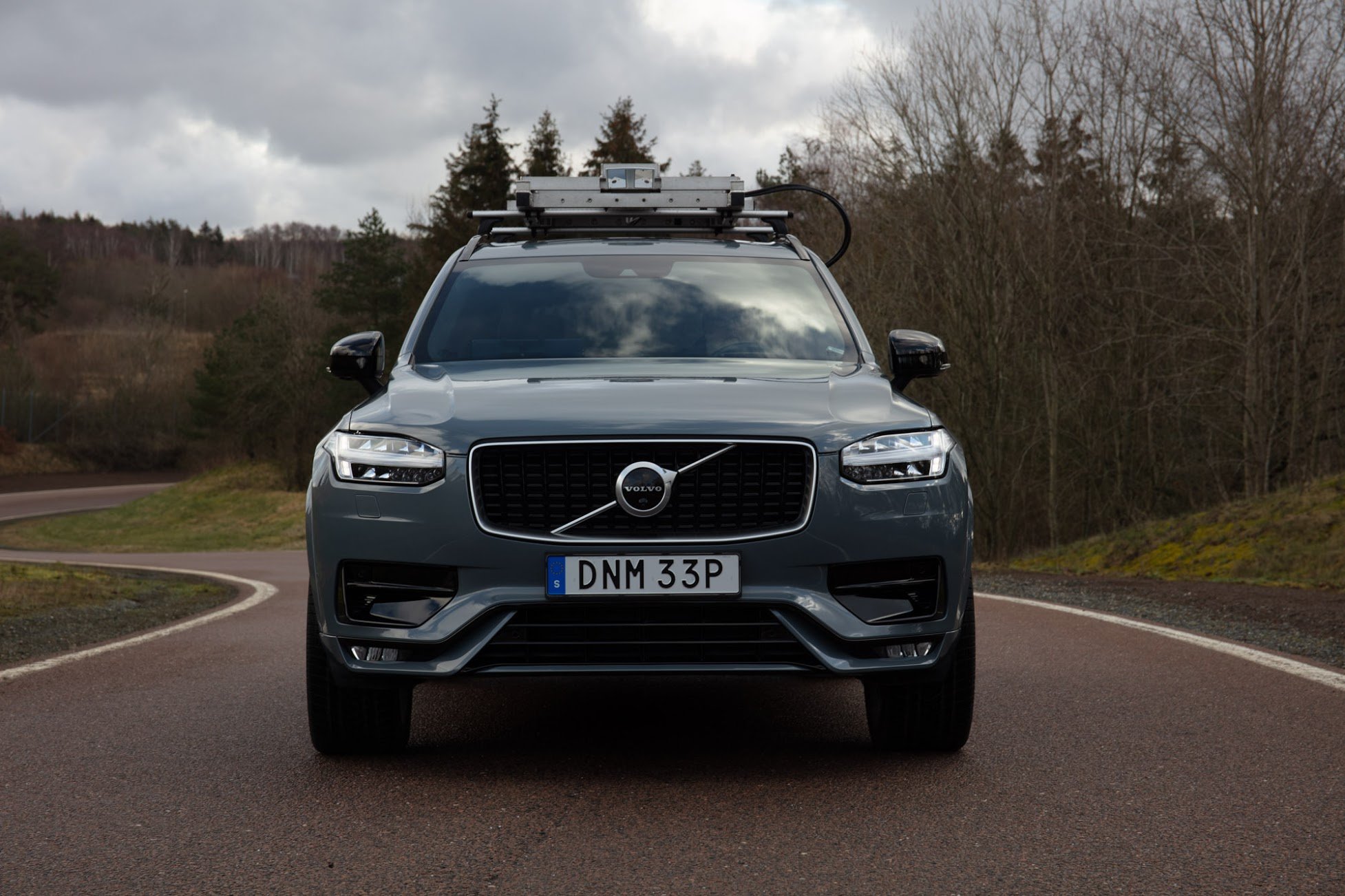 A Volvo test vehicle with Luminar sensors on a roof rack.