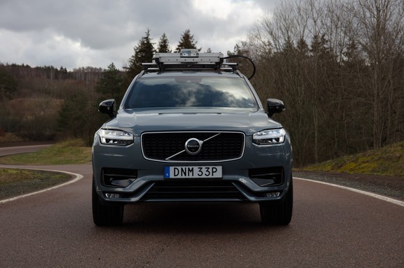 A Volvo test vehicle with Luminar sensors on a roof rack.